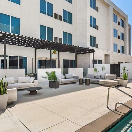 Cambria Hotel Waco University Riverfront Exterior foto