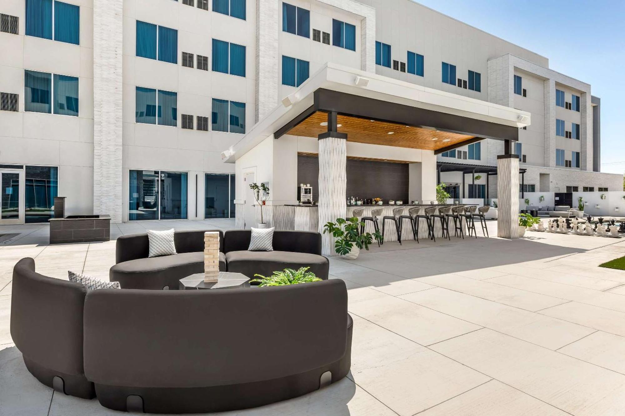Cambria Hotel Waco University Riverfront Exterior foto