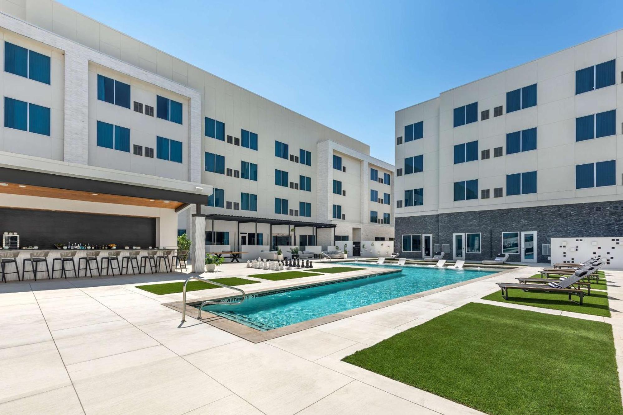 Cambria Hotel Waco University Riverfront Exterior foto